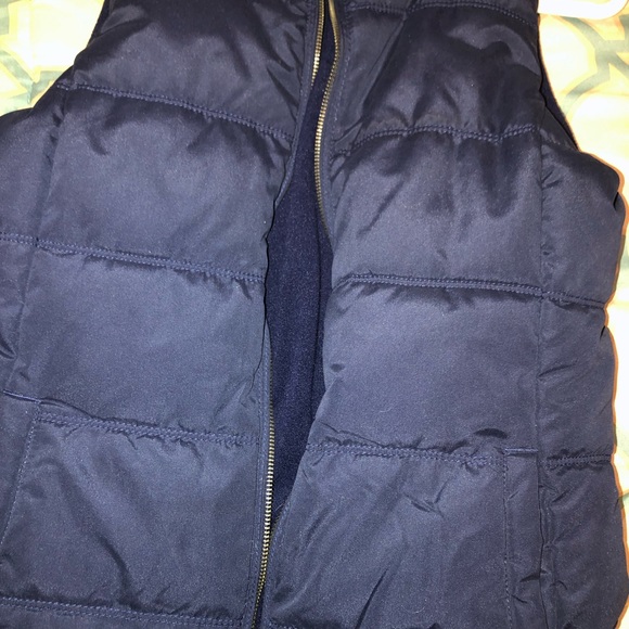 💙 Old Navy Women’s Puffer Vest - Picture 5 of 7